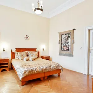 https://open-gate.praguehotelsweb.com